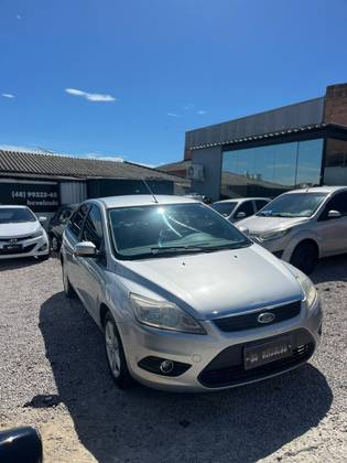 FORD FOCUS 2.0 GHIA 16V GASOLINA 4P MANUAL